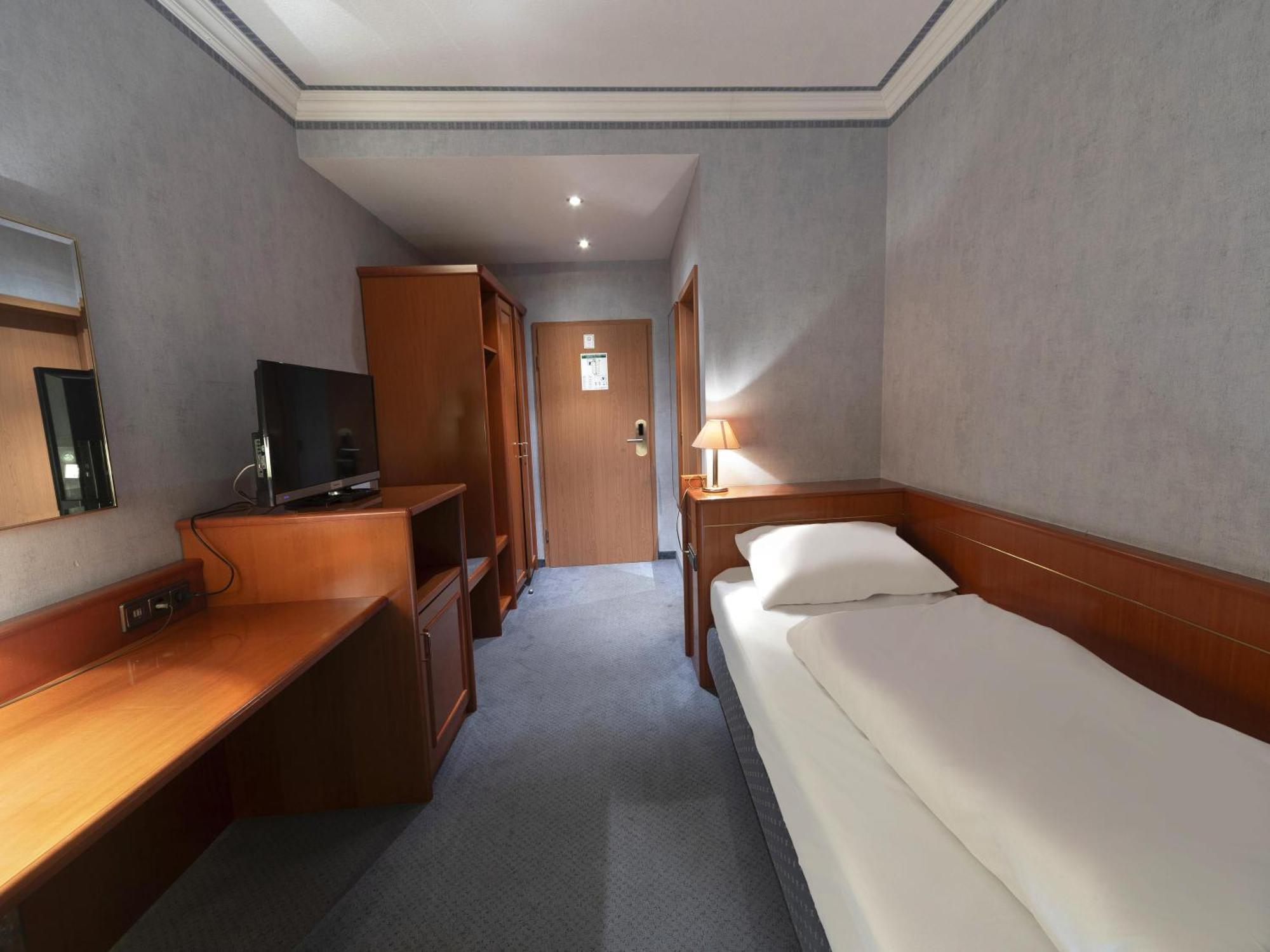 B&B Hotel Gotha-Hbf Exterior foto